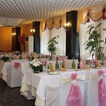 Elbrus Hotel Pazardzhik Bagian luar foto