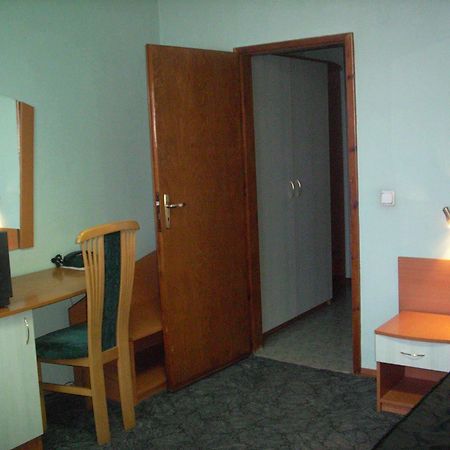 Elbrus Hotel Pazardzhik Bagian luar foto