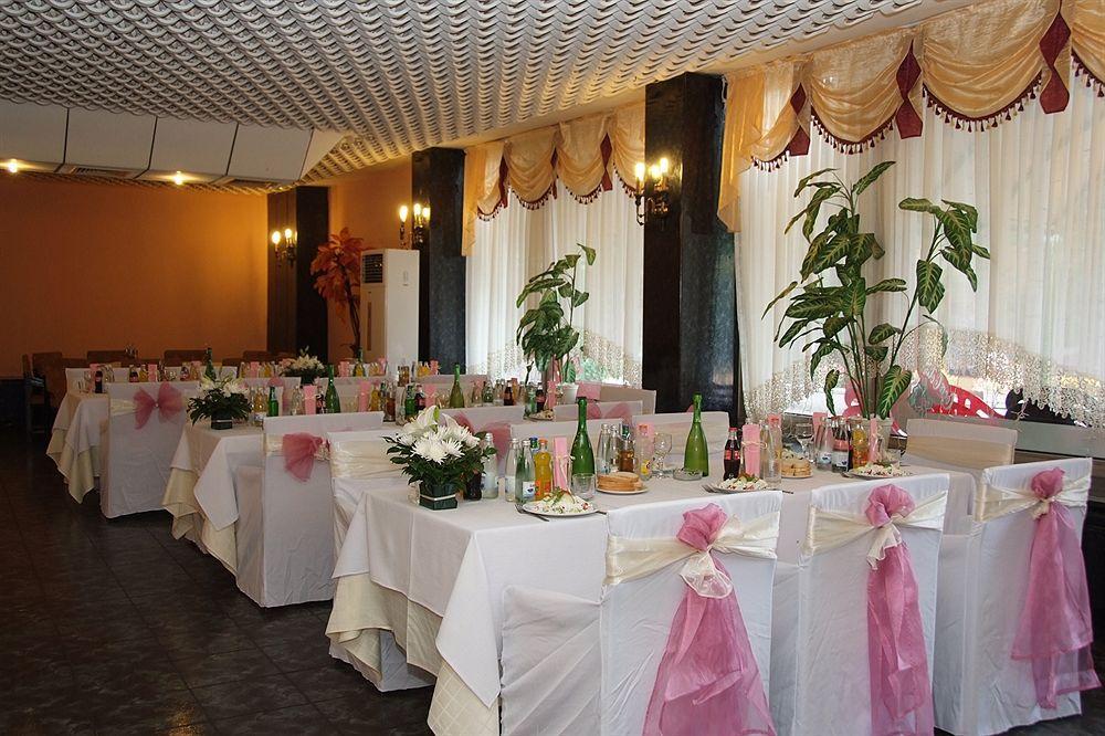 Elbrus Hotel Pazardzhik Bagian luar foto