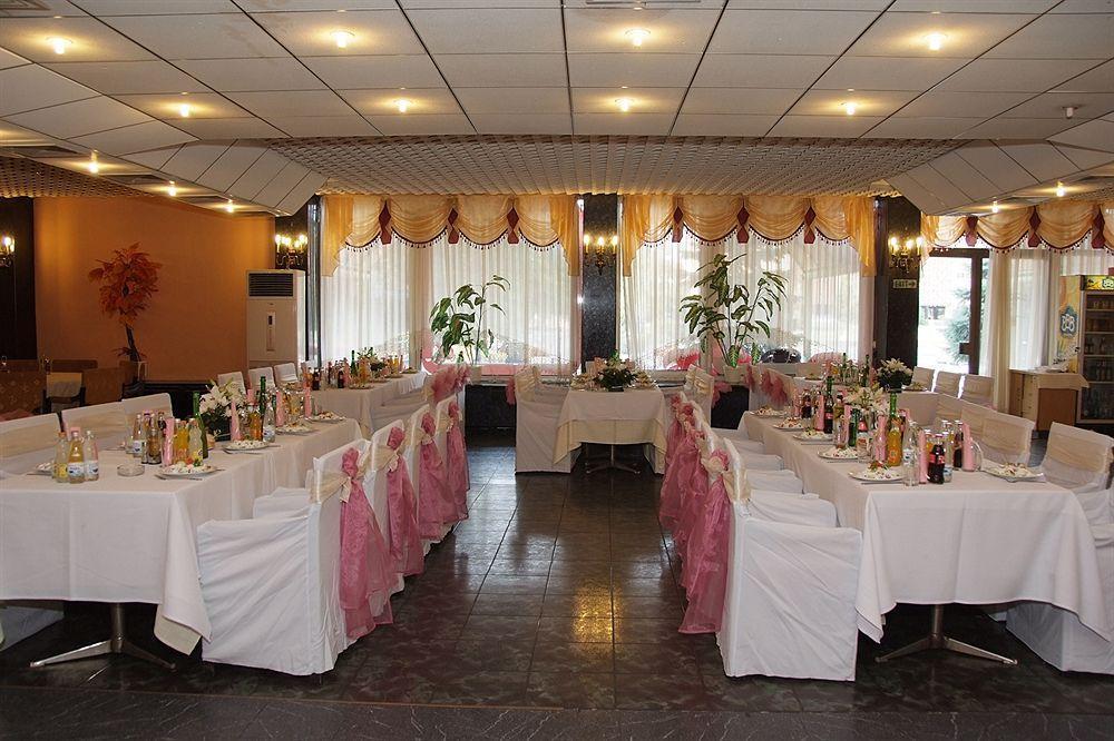 Elbrus Hotel Pazardzhik Bagian luar foto