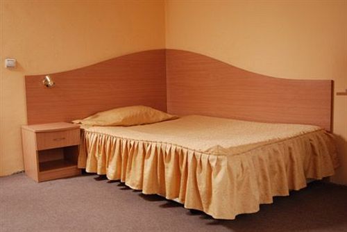 Elbrus Hotel Pazardzhik Bagian luar foto