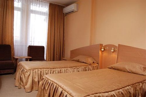 Elbrus Hotel Pazardzhik Bagian luar foto