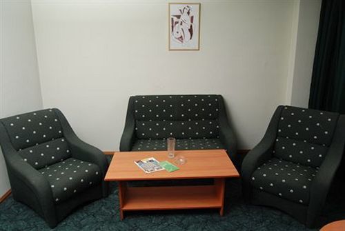 Elbrus Hotel Pazardzhik Bagian luar foto