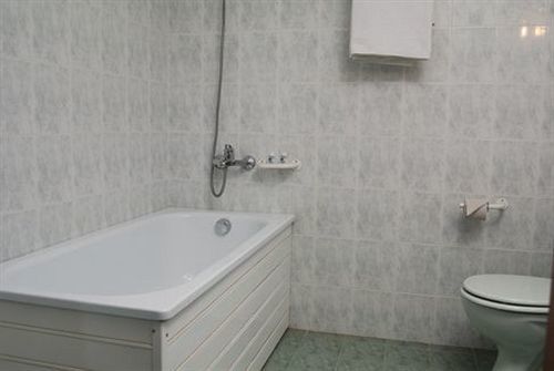 Elbrus Hotel Pazardzhik Bagian luar foto