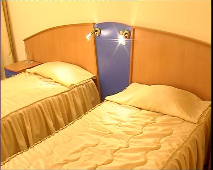 Elbrus Hotel Pazardzhik Ruang foto